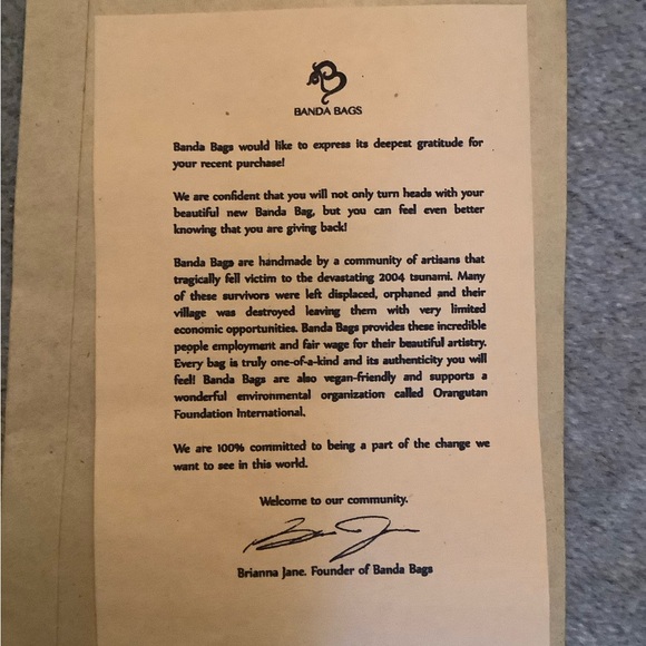 Bandabag Weekender hard to find color. New with certificate. - Picture 7 of 8